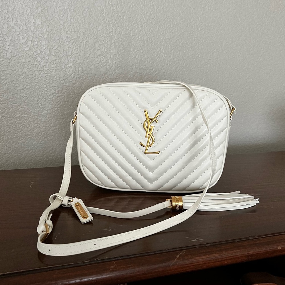 White PLU Crossbody. Used only two times, like new. Really cute for a day out! - Picture 2 of 7
